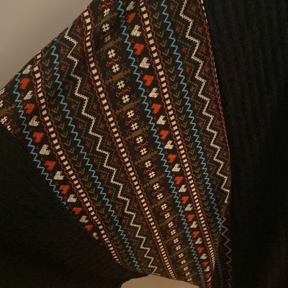 Umgee Waffle Knit Boho Print Top - Picture 6 of 11